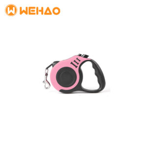 Pink and black retractable dog leash with ergonomic anti-slip handle and 360° tangle-free swivel hook, featuring the Wehao logo for B2B wholesale supply.